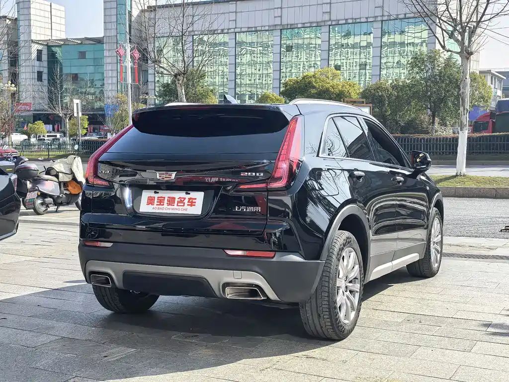 Cadillac Cadillac XT4 2020 28T FWD Luxury 2020 - thumbnail 4