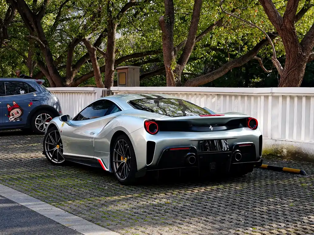 Ferrari Ferrari 488 2018 488 Pista 2019 - thumbnail 3