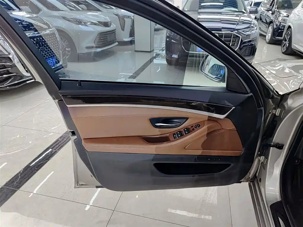 BMW BMW 5 Series 2014 525Li Luxury Design Package 2016 - thumbnail 6