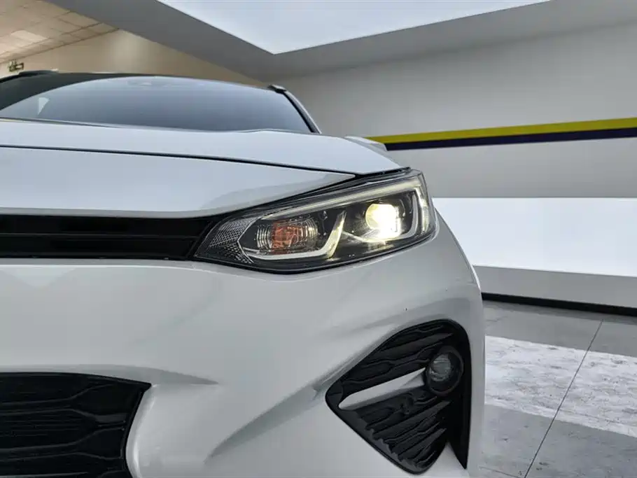Toyota Venza 2023 Dual Engine 2.5L E-CVT AWD Luxury Plus Edition 2023 - thumbnail 5