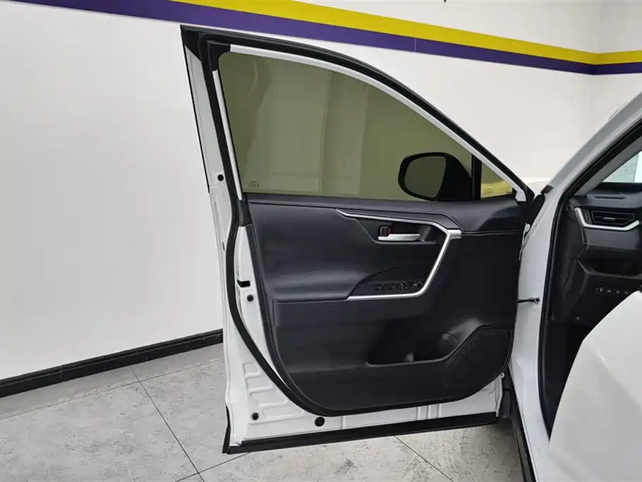 Toyota Venza 2023 Dual Engine 2.5L E-CVT AWD Luxury Plus Edition 2023 - thumbnail 7