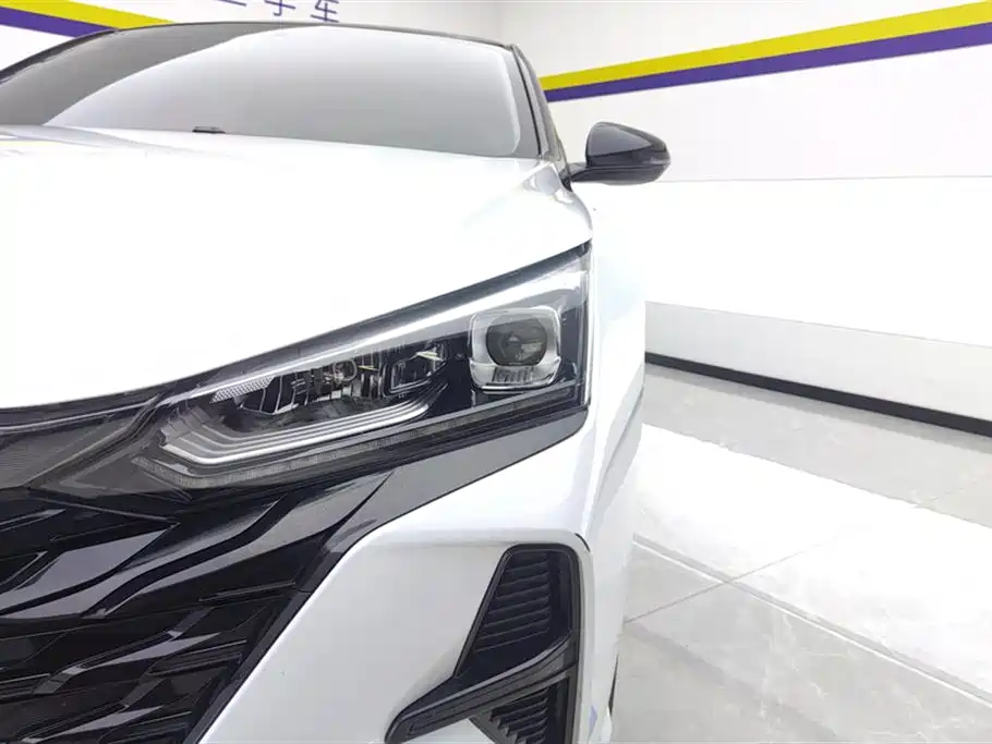 Dongfeng Fengshen Yi Xuan 2023 Mahle Edition 1.5L Automatic Chasing Wind Version 2022 - thumbnail 5
