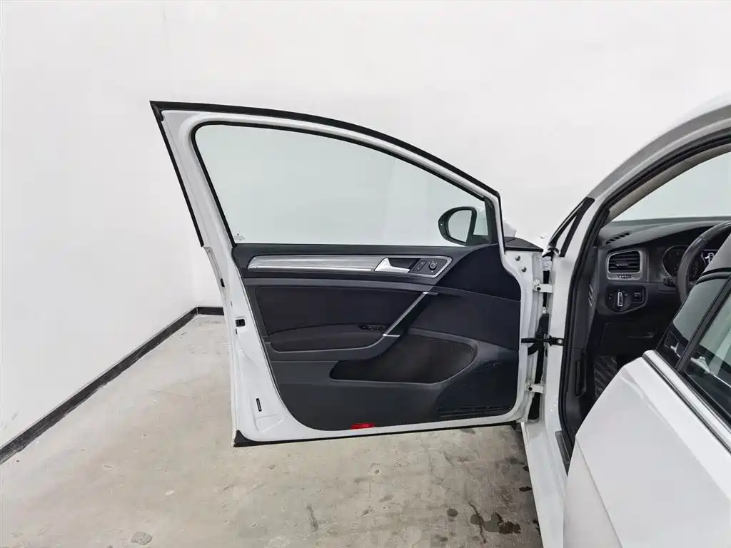 Volkswagen Volkswagen Golf 2016 230TSI Automatic Comfort Model 2016 - thumbnail 8