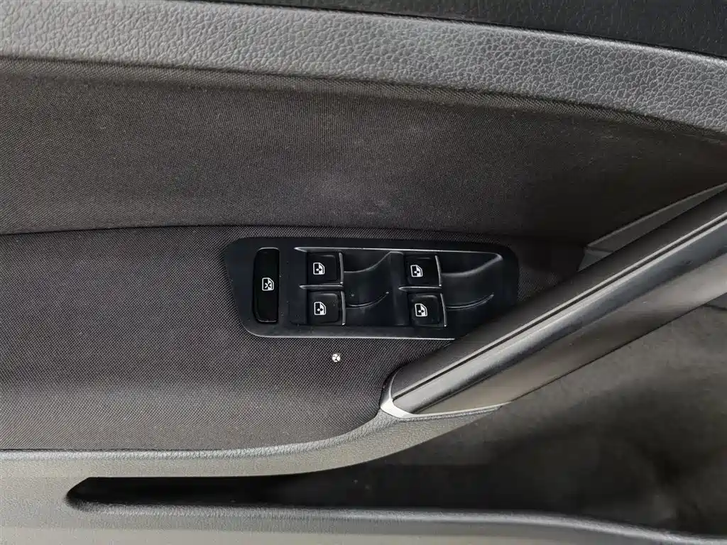 Volkswagen Volkswagen Golf 2016 230TSI Automatic Comfort Model 2016 - thumbnail 9