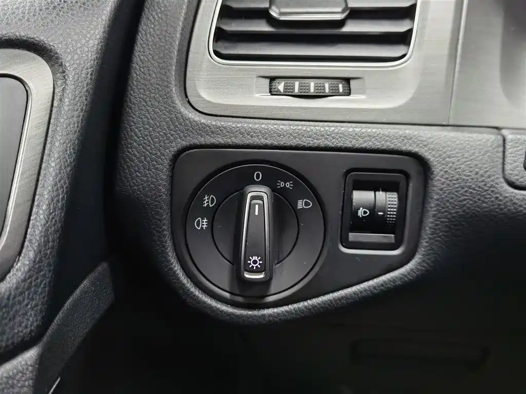 Volkswagen Volkswagen Golf 2016 230TSI Automatic Comfort Model 2016 - thumbnail 21