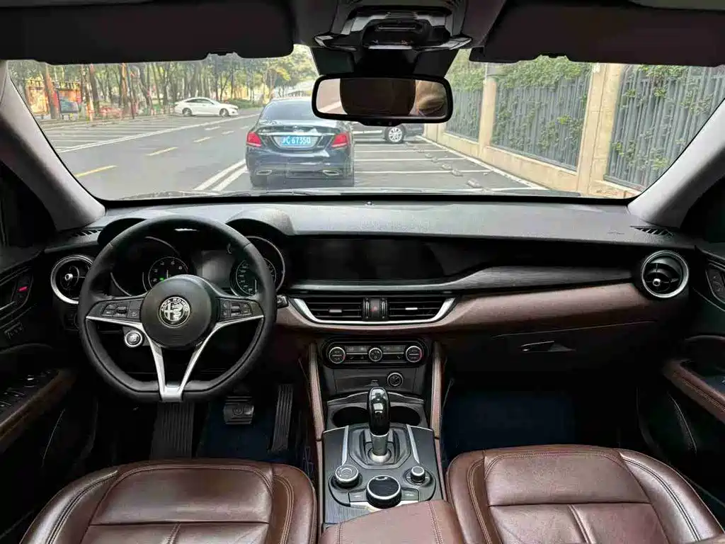Alfa Romeo Alfa Romeo Stelvio 2017 2.0T 200HP Luxury Edition 2019 - thumbnail 7