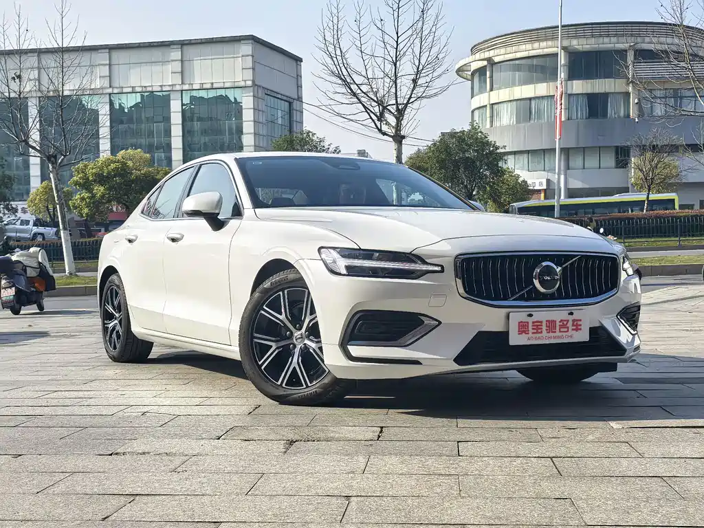 Volvo Volvo S60 2025 B4 R-Design Luxury 2025 - thumbnail 3