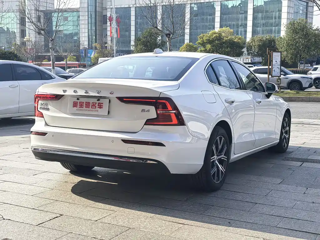 Volvo Volvo S60 2025 B4 R-Design Luxury 2025 - thumbnail 4