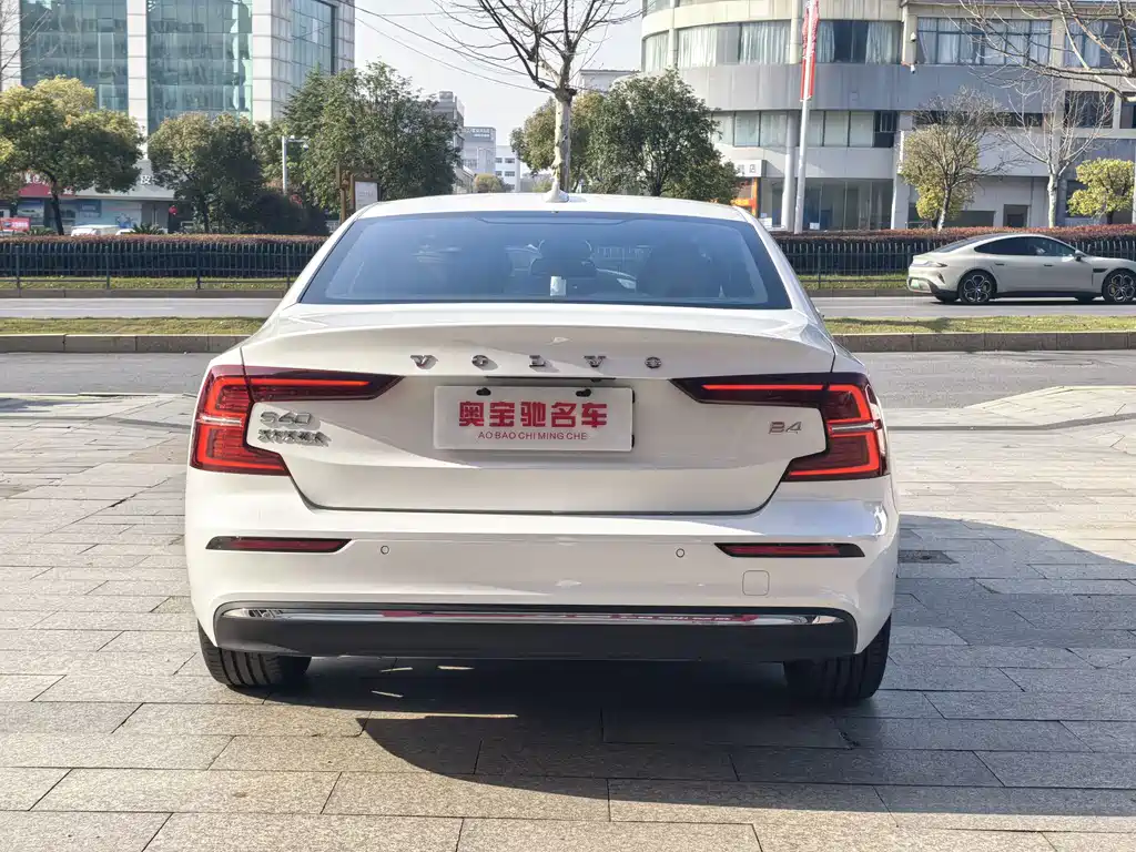 Volvo Volvo S60 2025 B4 R-Design Luxury 2025 - thumbnail 5