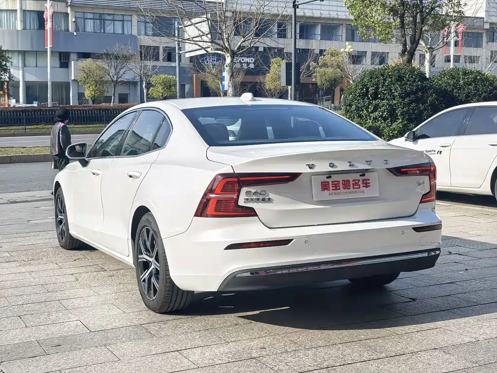 Volvo Volvo S60 2025 B4 R-Design Luxury 2025 - thumbnail 6