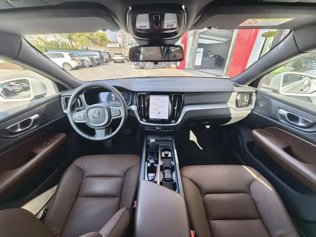 Volvo Volvo S60 2025 B4 R-Design Luxury 2025 - thumbnail 8