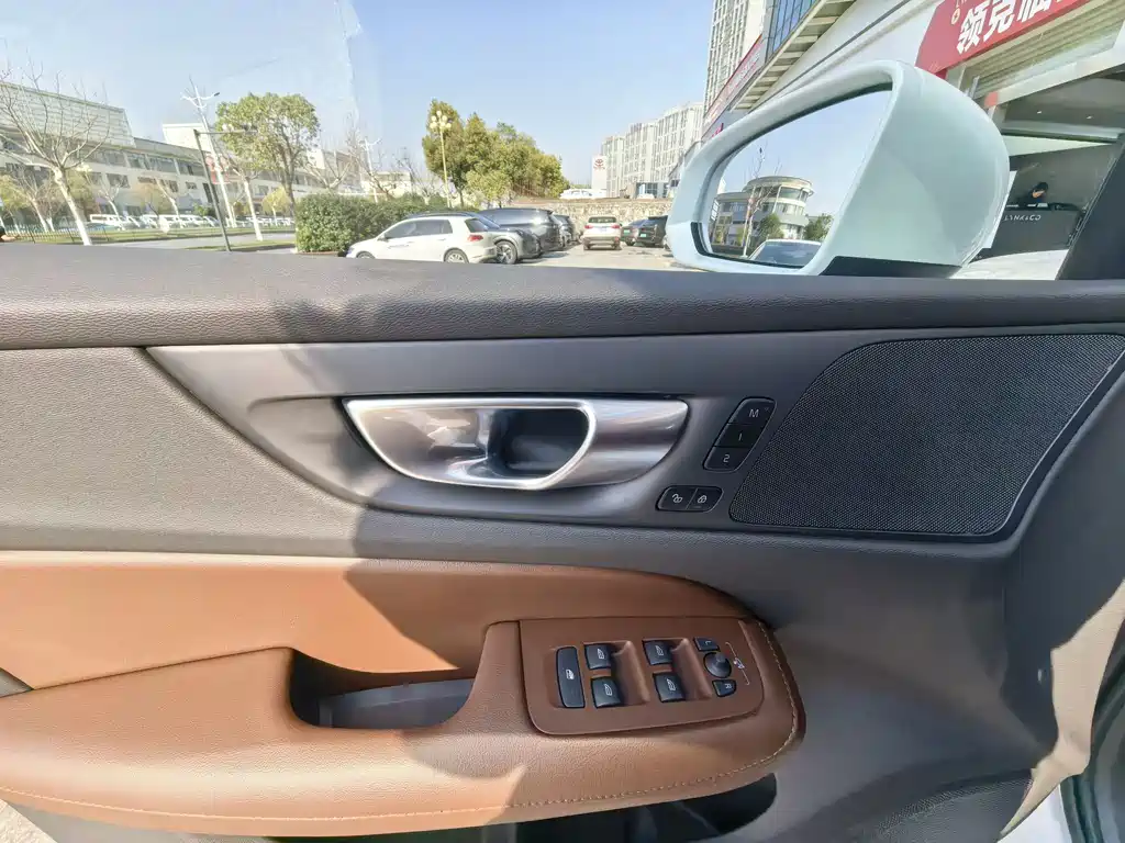 Volvo Volvo S60 2025 B4 R-Design Luxury 2025 - thumbnail 11