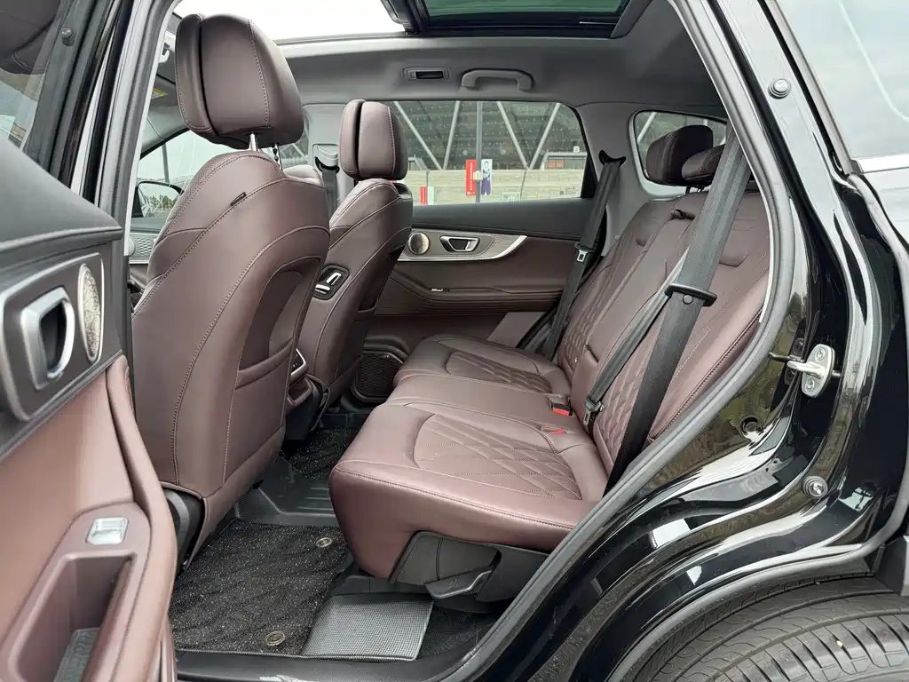 Chery Chery瑞虎8 PRO 2025 290T Two-Wheel Drive Premium Edition  Wait, I need to provide only the internationally accepted model name without mixing languages:  Chery Tiggo 8 PRO 2025 290T Two-Wheel Drive Premium Edition 2025 - thumbnail 13