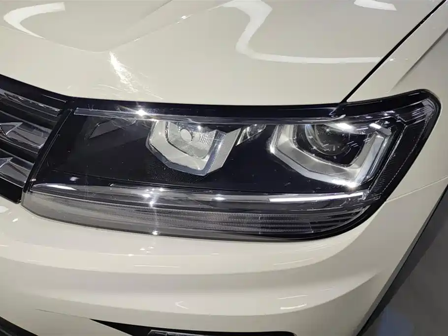 Volkswagen Volkswagen Tiguan L 2017 330TSI Automatic 2WD Comfort Edition 2018 - thumbnail 4