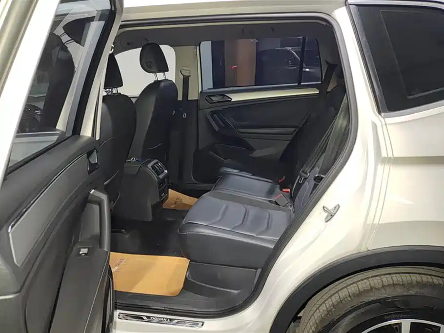 Volkswagen Volkswagen Tiguan L 2017 330TSI Automatic 2WD Comfort Edition 2018 - thumbnail 10