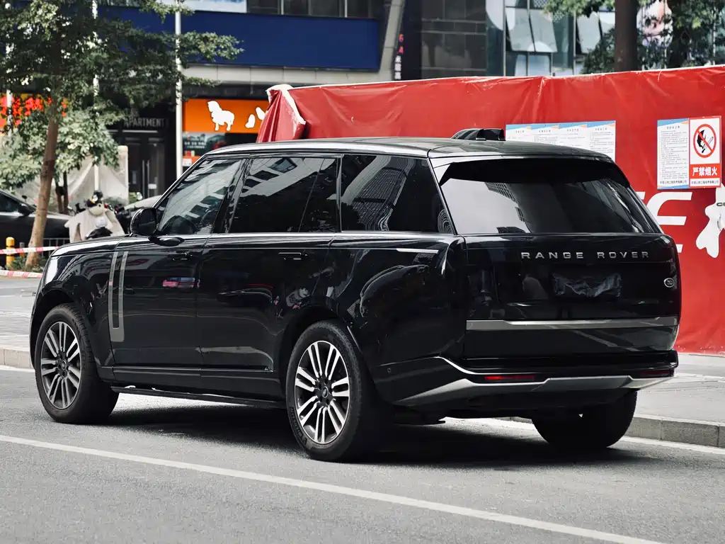 Land Rover Range Rover 2023 3.0 L6 400PS Vogue Long Wheelbase 2023 - thumbnail 3