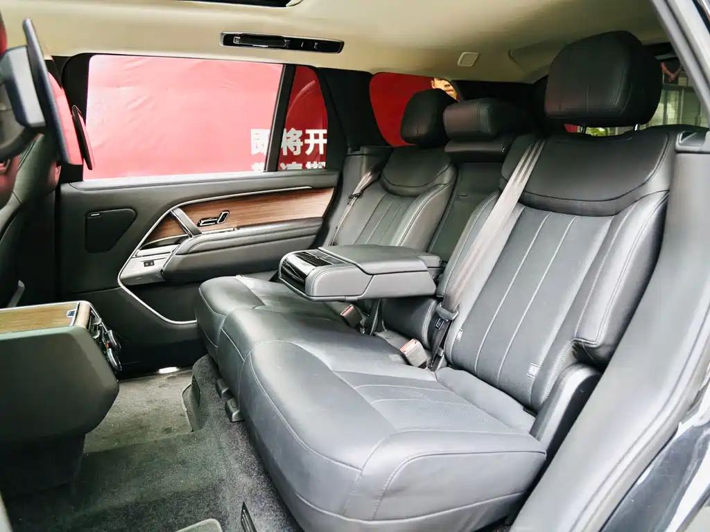 Land Rover Range Rover 2023 3.0 L6 400PS Vogue Long Wheelbase 2023 - thumbnail 17