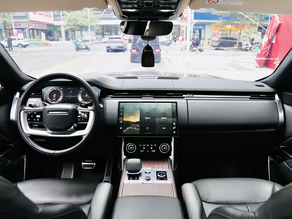Land Rover Range Rover 2023 3.0 L6 400PS Vogue Long Wheelbase 2023 - thumbnail 18