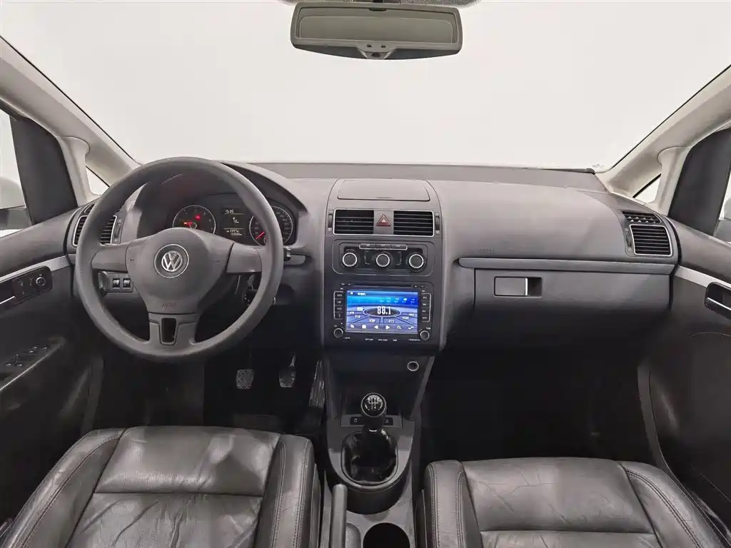 Volkswagen Volkswagen Touran 2015 1.4T Manual Comfort 5-seater 2014 - thumbnail 5
