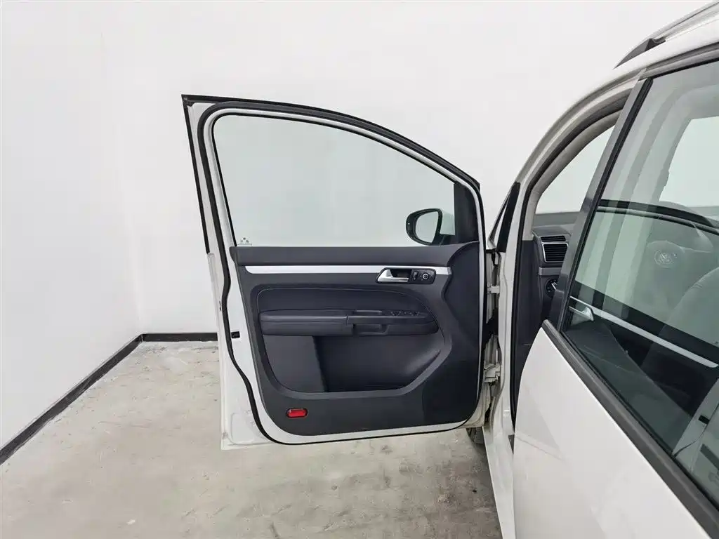 Volkswagen Volkswagen Touran 2015 1.4T Manual Comfort 5-seater 2014 - thumbnail 8