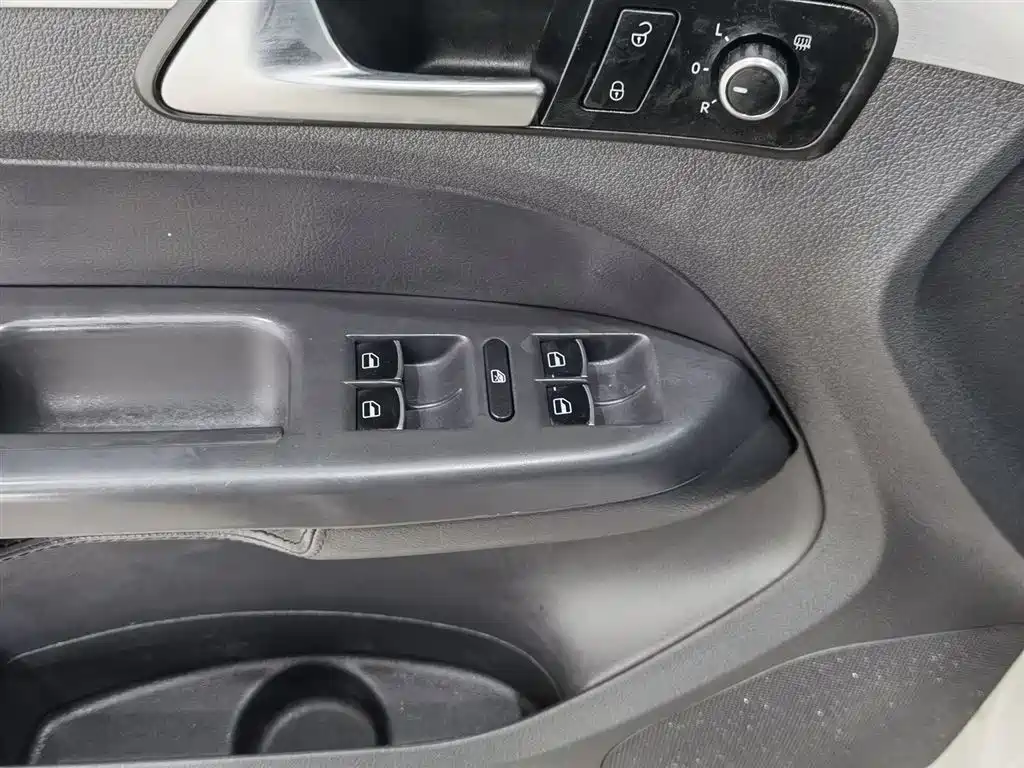 Volkswagen Volkswagen Touran 2015 1.4T Manual Comfort 5-seater 2014 - thumbnail 9