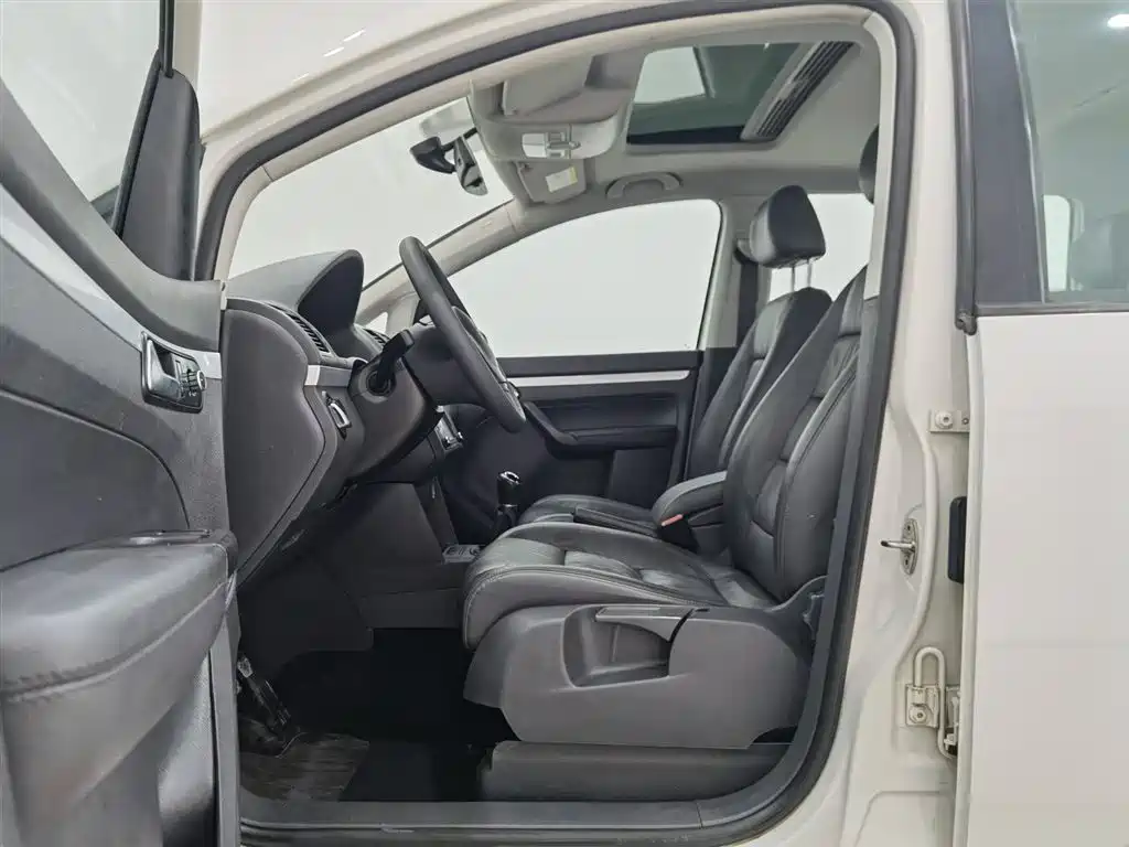 Volkswagen Volkswagen Touran 2015 1.4T Manual Comfort 5-seater 2014 - thumbnail 10