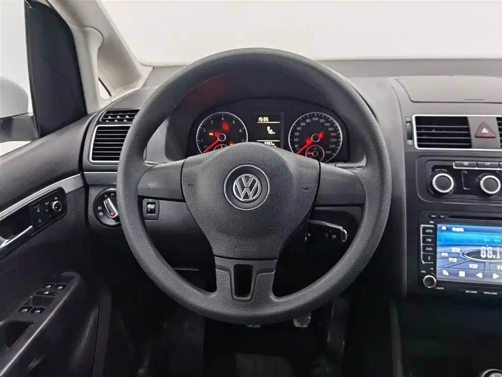 Volkswagen Volkswagen Touran 2015 1.4T Manual Comfort 5-seater 2014 - thumbnail 11