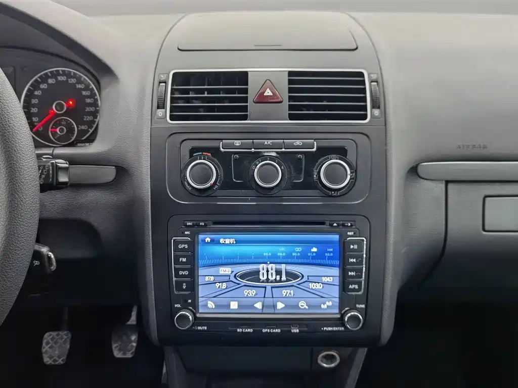 Volkswagen Volkswagen Touran 2015 1.4T Manual Comfort 5-seater 2014 - thumbnail 12
