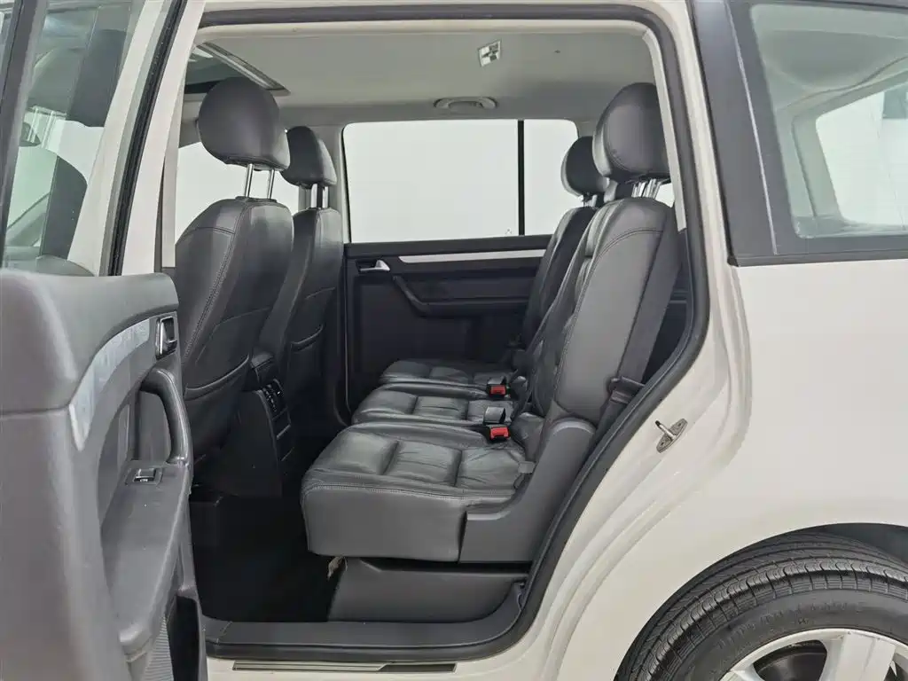 Volkswagen Volkswagen Touran 2015 1.4T Manual Comfort 5-seater 2014 - thumbnail 15