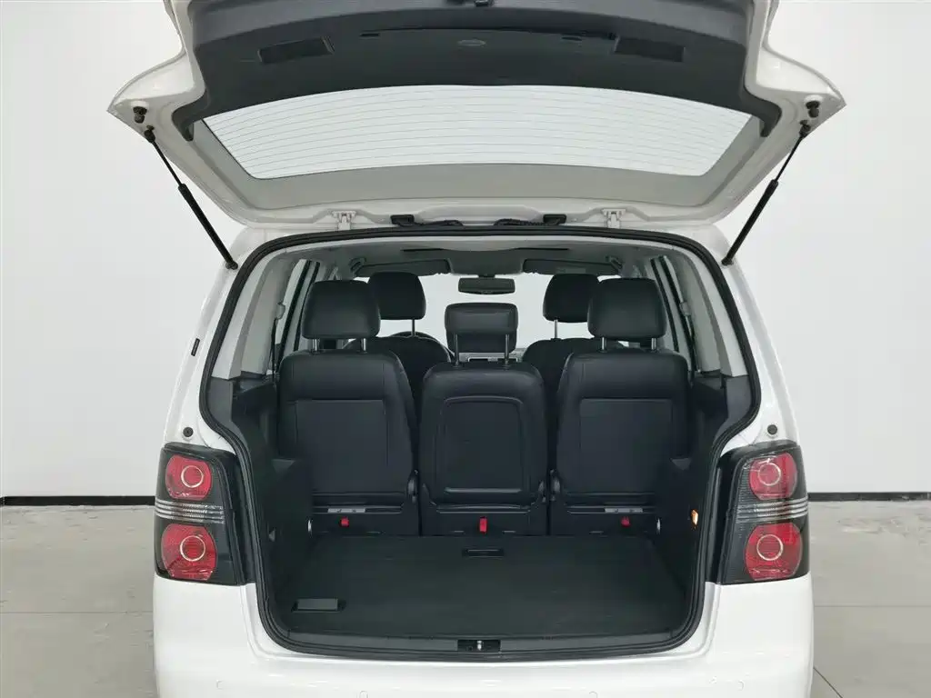 Volkswagen Volkswagen Touran 2015 1.4T Manual Comfort 5-seater 2014 - thumbnail 16