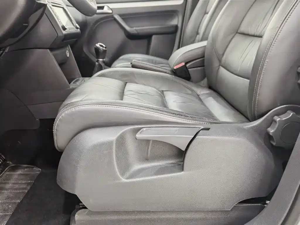 Volkswagen Volkswagen Touran 2015 1.4T Manual Comfort 5-seater 2014 - thumbnail 20