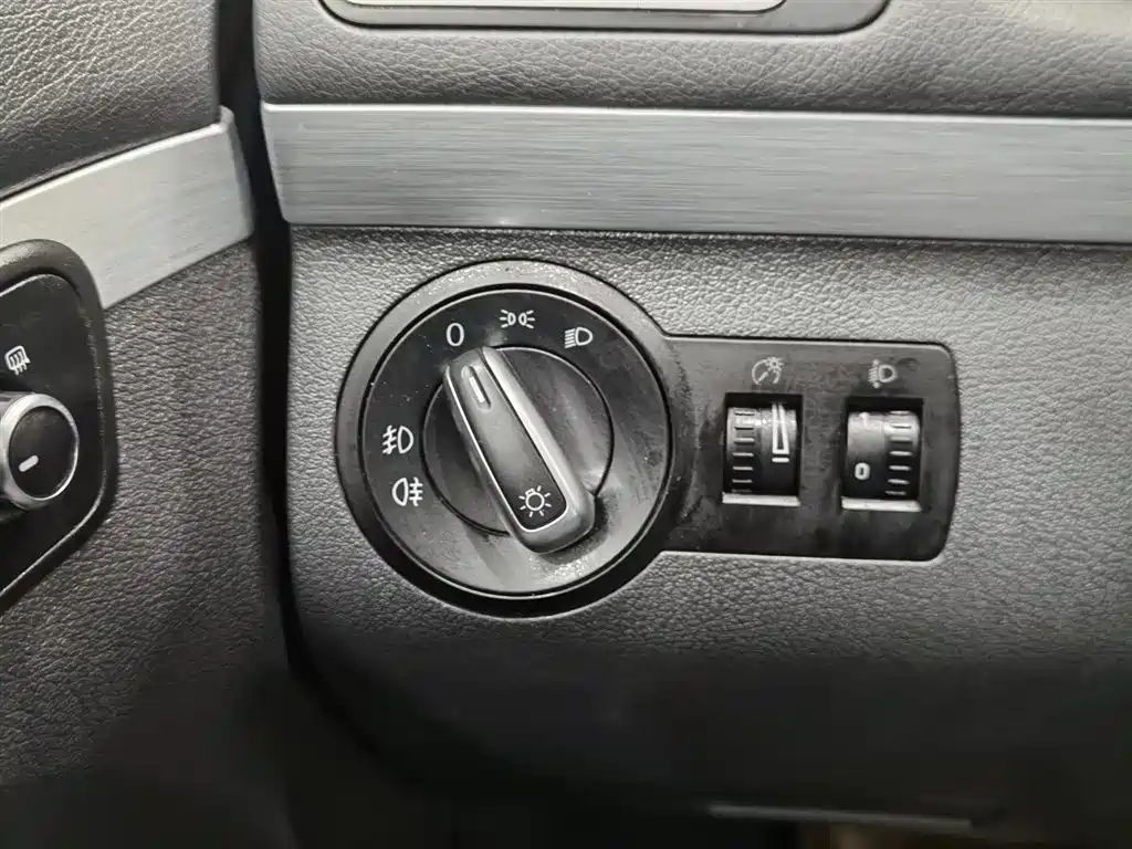 Volkswagen Volkswagen Touran 2015 1.4T Manual Comfort 5-seater 2014 - thumbnail 21