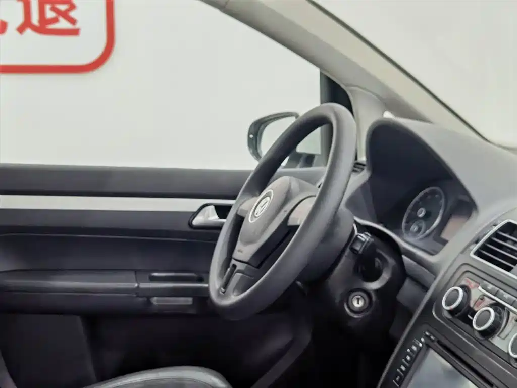Volkswagen Volkswagen Touran 2015 1.4T Manual Comfort 5-seater 2014 - thumbnail 22