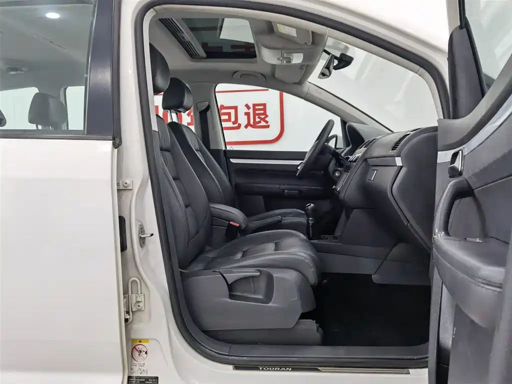 Volkswagen Volkswagen Touran 2015 1.4T Manual Comfort 5-seater 2014 - thumbnail 23