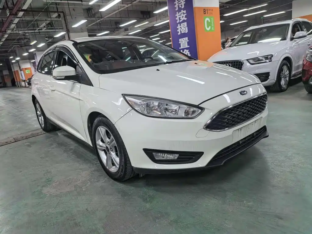 Ford Ford Focus 2015 Hatchback 1.6L Automatic Comfort Model 2016 - thumbnail 3