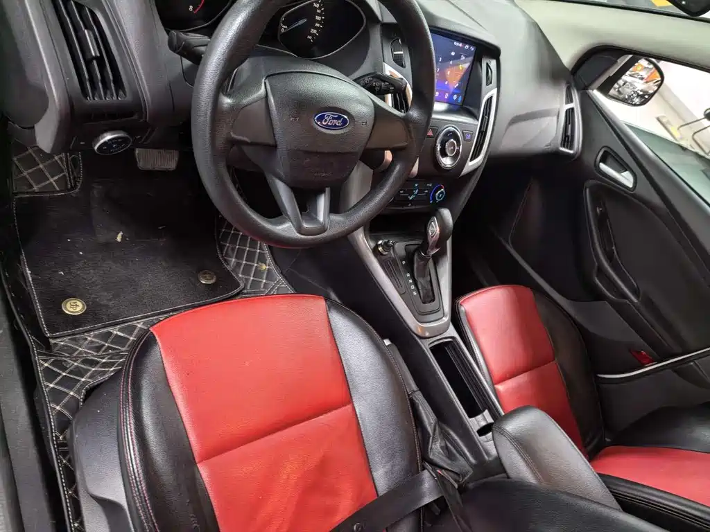 Ford Ford Focus 2015 Hatchback 1.6L Automatic Comfort Model 2016 - thumbnail 4