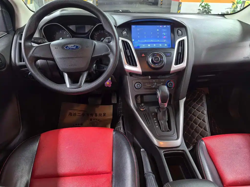 Ford Ford Focus 2015 Hatchback 1.6L Automatic Comfort Model 2016 - thumbnail 5