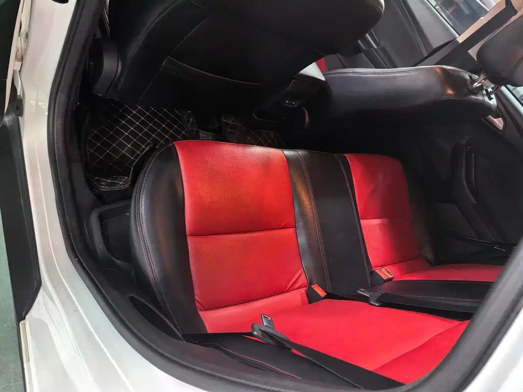 Ford Ford Focus 2015 Hatchback 1.6L Automatic Comfort Model 2016 - thumbnail 6