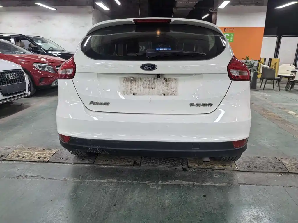 Ford Ford Focus 2015 Hatchback 1.6L Automatic Comfort Model 2016 - thumbnail 8