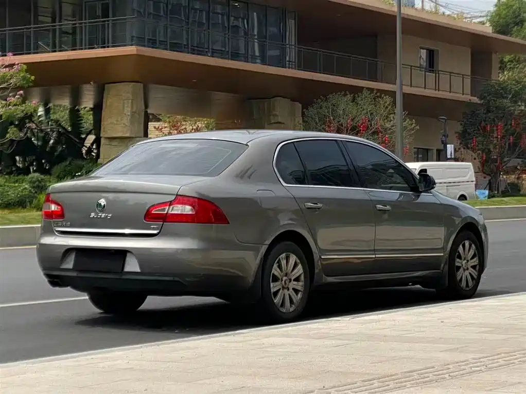 Skoda Skoda Octavia 2012 1.8TSI Automatic Elegant Edition 2013 - thumbnail 4