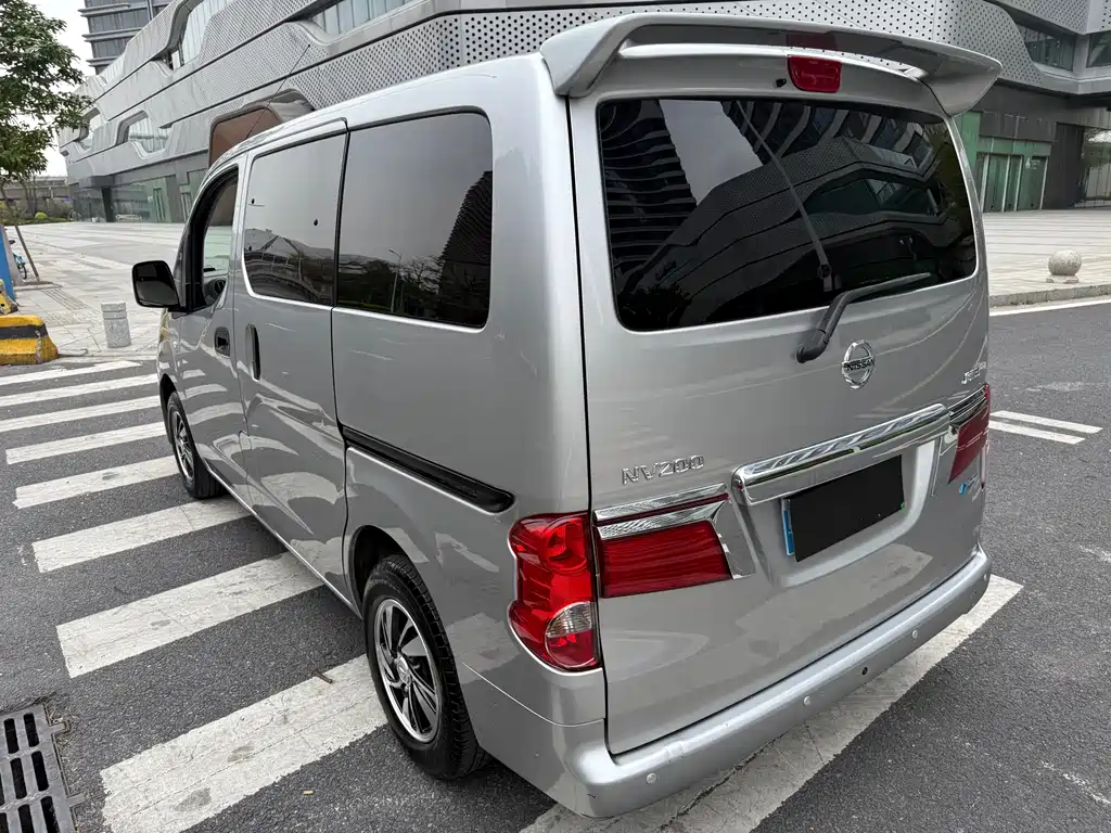 Nissan Nissan NV200 2016 Facelift 1.6L CVT Luxury Edition 2017 - thumbnail 4