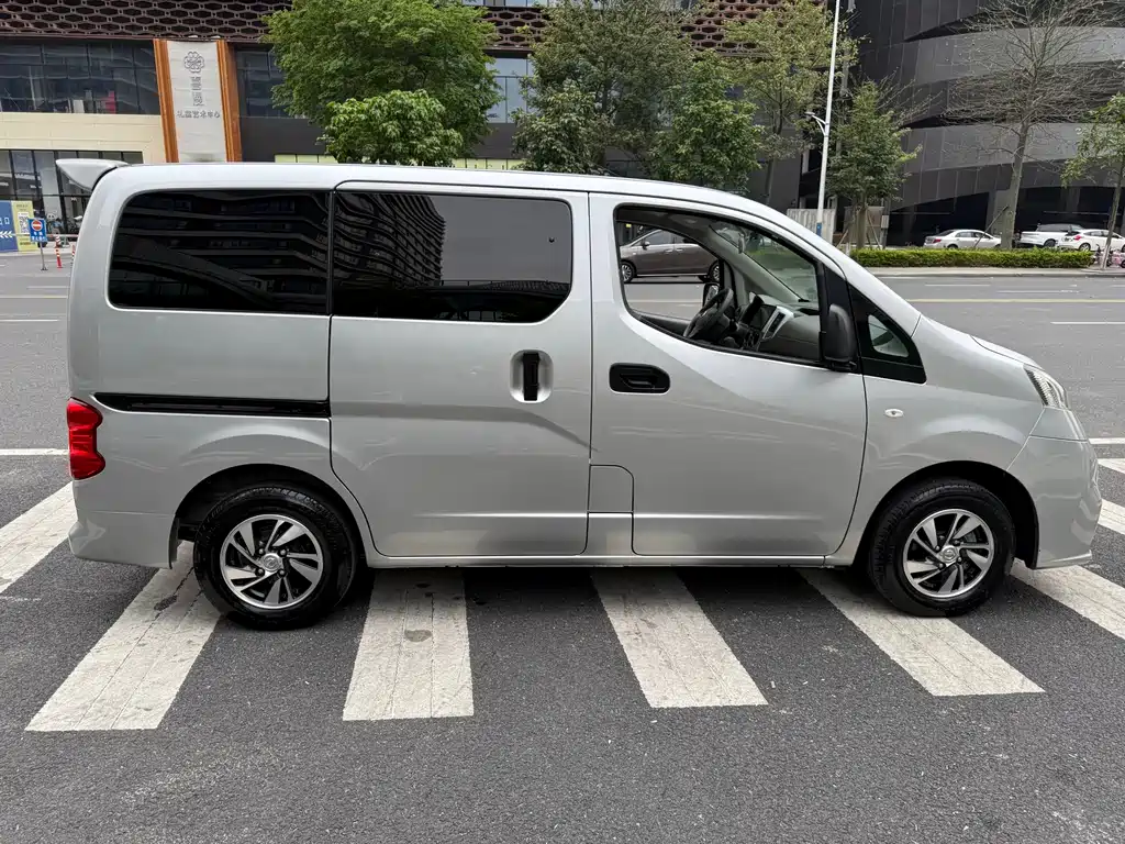 Nissan Nissan NV200 2016 Facelift 1.6L CVT Luxury Edition 2017 - thumbnail 5