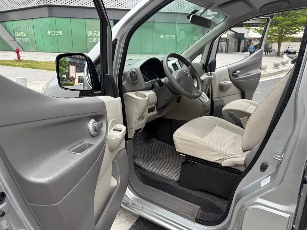 Nissan Nissan NV200 2016 Facelift 1.6L CVT Luxury Edition 2017 - thumbnail 6