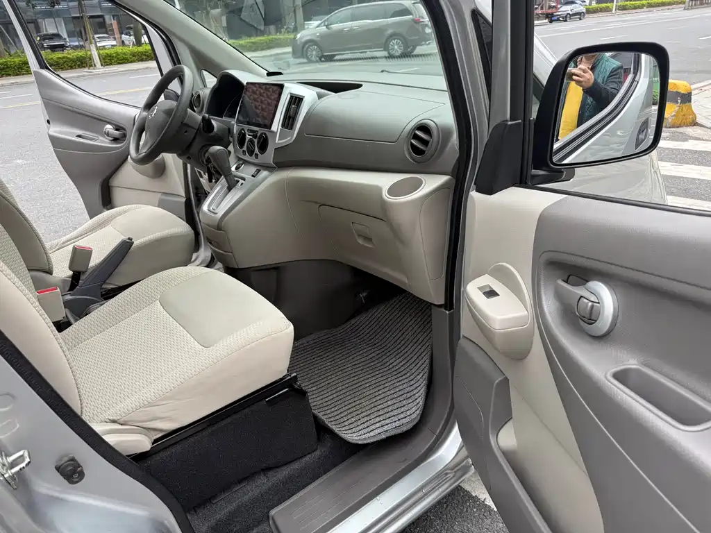 Nissan Nissan NV200 2016 Facelift 1.6L CVT Luxury Edition 2017 - thumbnail 11