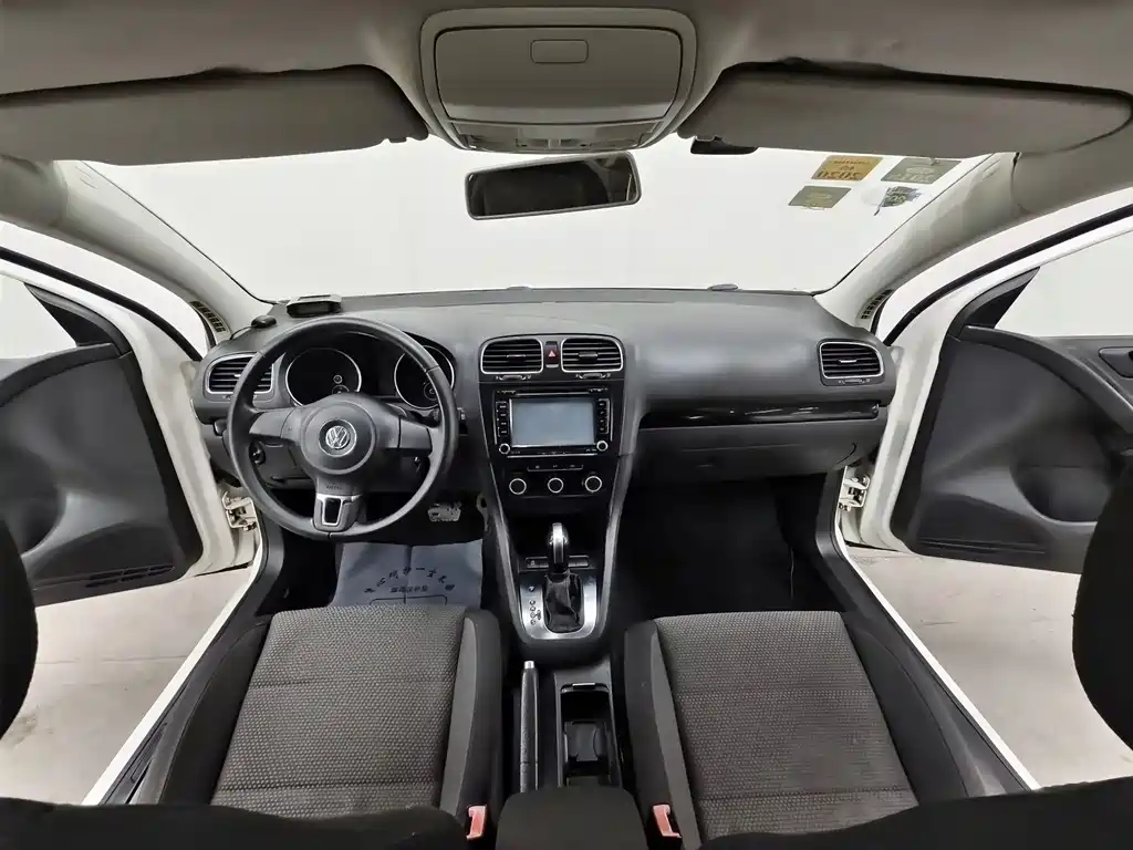 Volkswagen Volkswagen Golf 2012 1.6 Automatic Comfort Edition 2014 - thumbnail 9