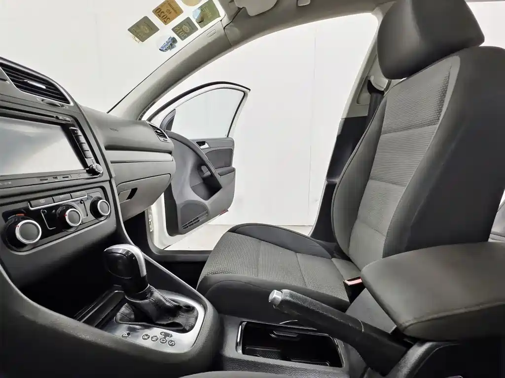 Volkswagen Volkswagen Golf 2012 1.6 Automatic Comfort Edition 2014 - thumbnail 12
