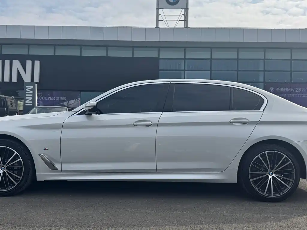 BMW BMW 5 Series 2022 530Li Leading Model M Sport Package 2023 - thumbnail 3