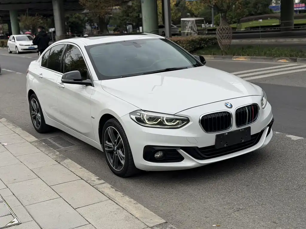 BMW BMW 1 Series 2018 118i Sport Line 2018 - thumbnail 3