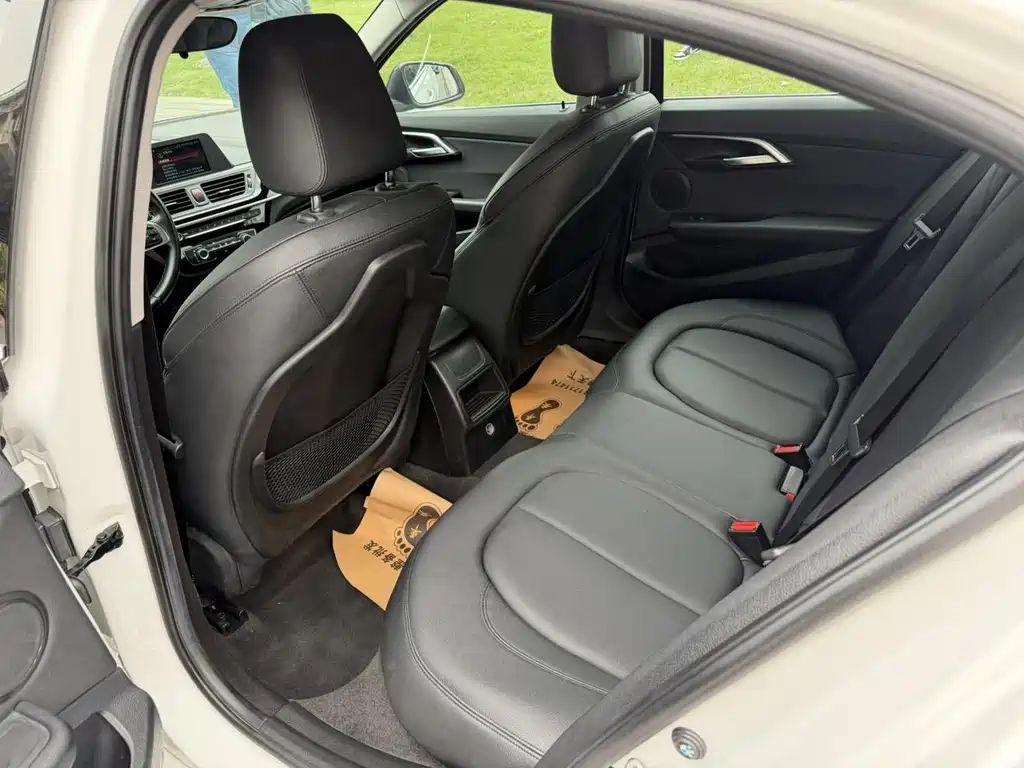 BMW BMW 1 Series 2018 118i Sport Line 2018 - thumbnail 7