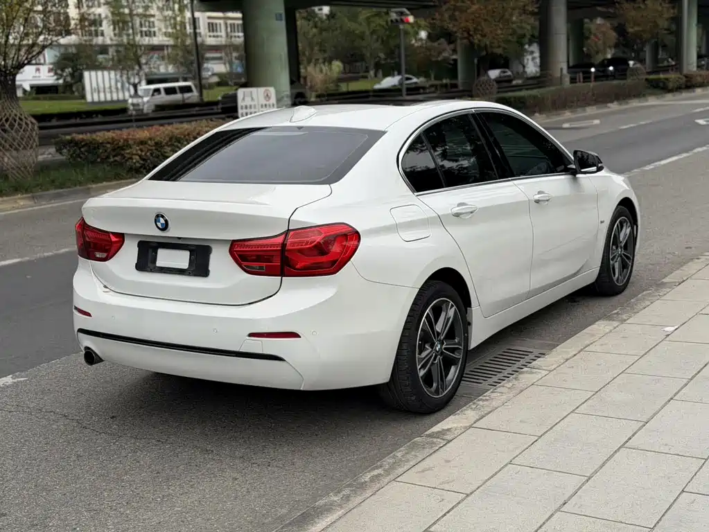 BMW BMW 1 Series 2018 118i Sport Line 2018 - thumbnail 8